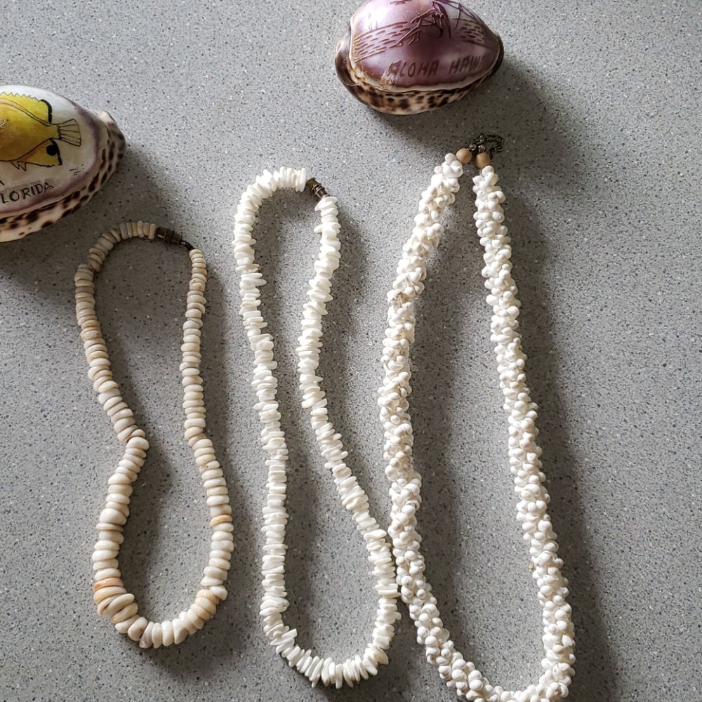 Vtg.3 Natural sea shells necklaces.